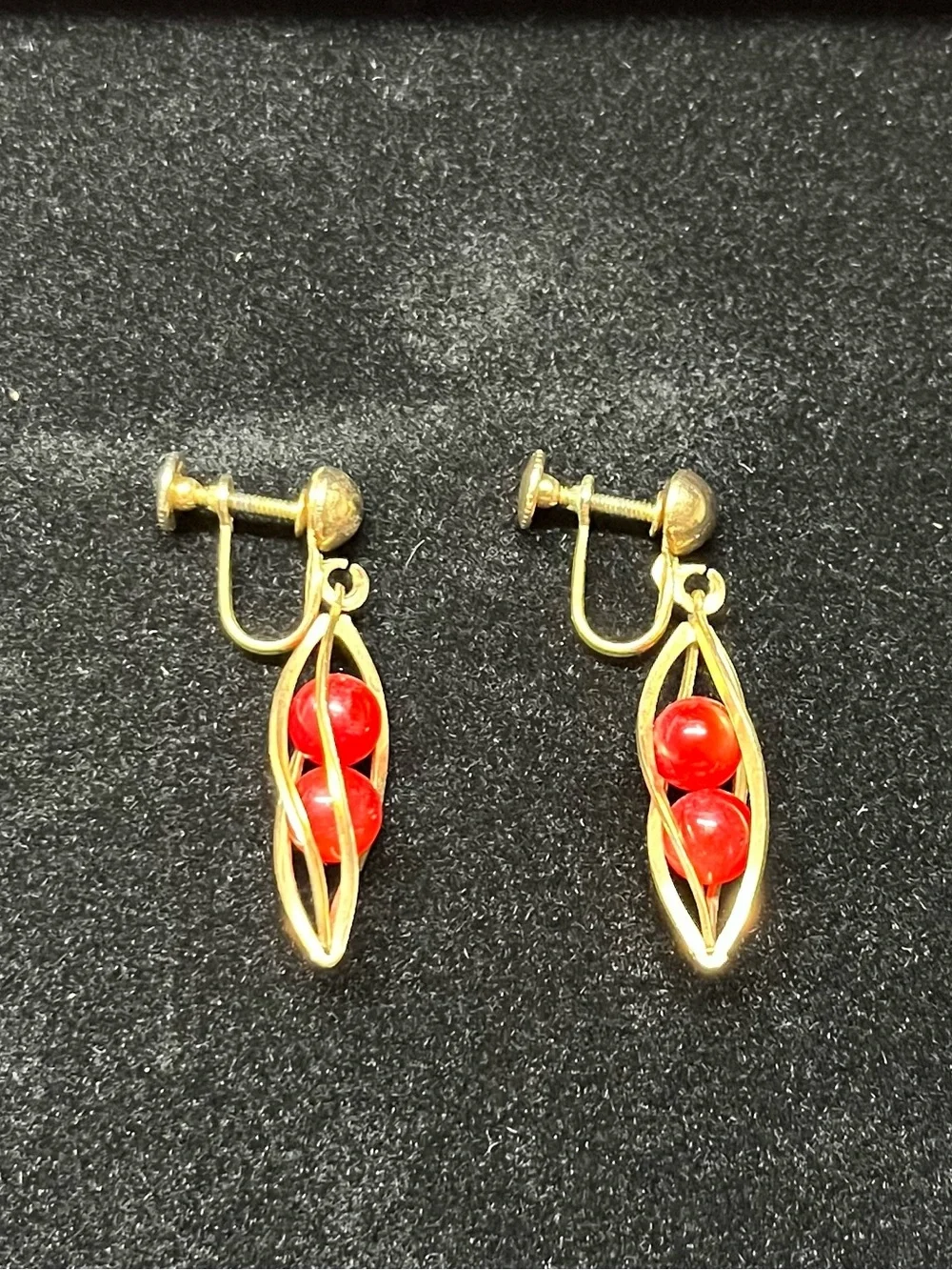 Vintage Red Bead Bracelet & Screw Back Earrings Set